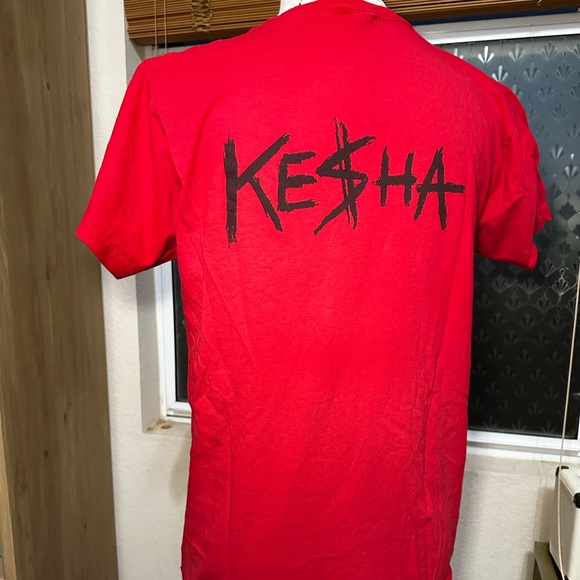 Red Kesha “Animal” shirt - Picture 2 of 4